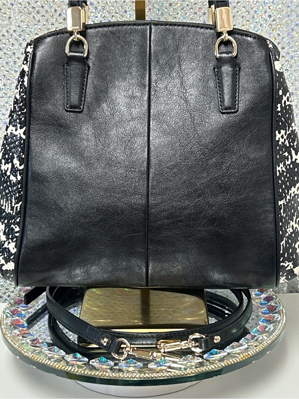 Coach Minetta Black Leather Satchel w/ Blk & Wht Sides Approx. 12 x 9.5 x 3 - Picture 11 of 17